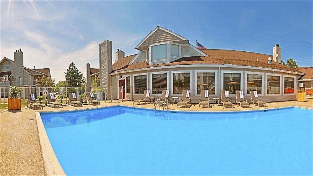 Sonesta Simply Suites Cleveland Airport Міддлберґ-Гайтс Екстер'єр фото