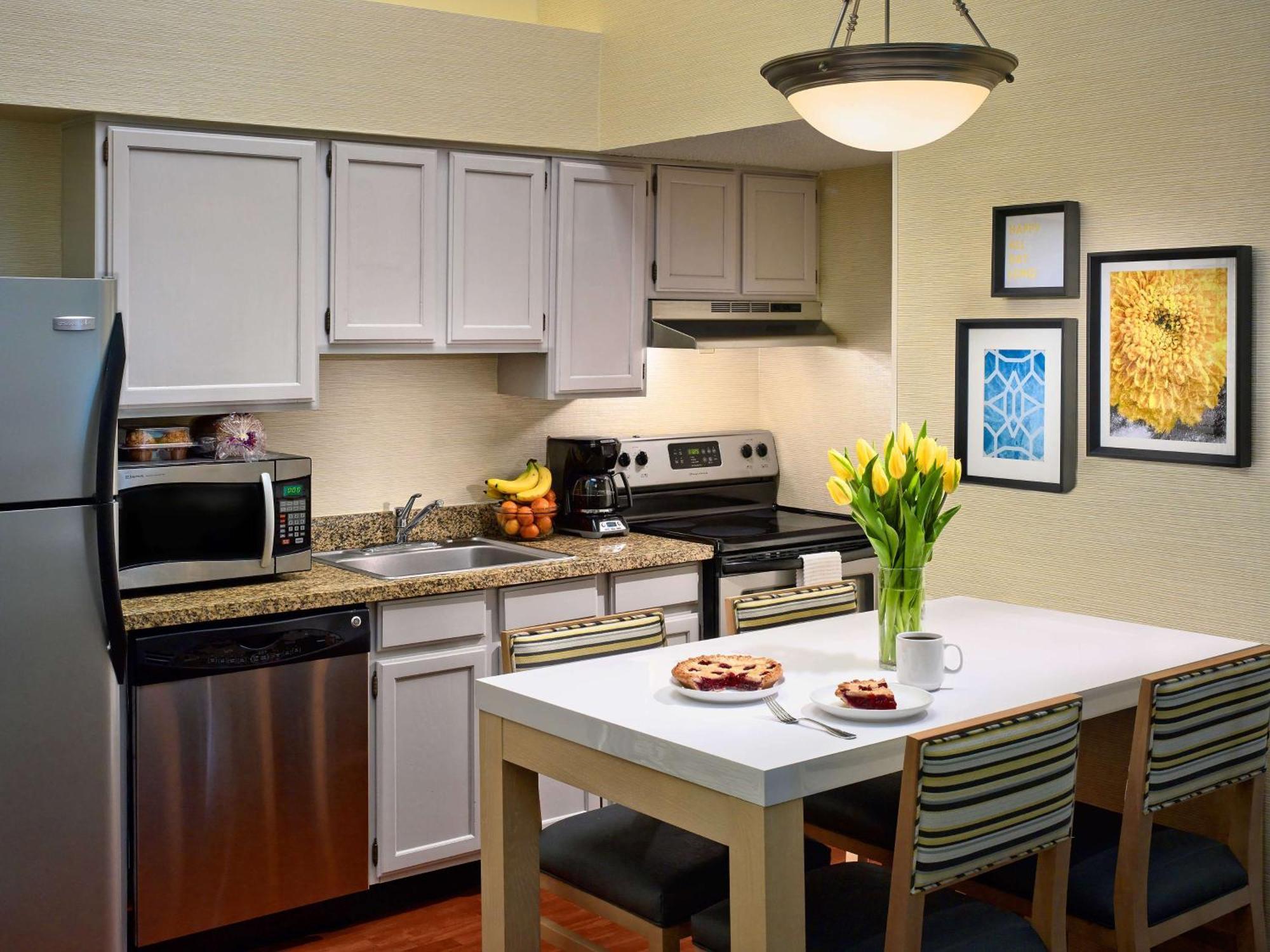 Sonesta Simply Suites Cleveland Airport Міддлберґ-Гайтс Екстер'єр фото
