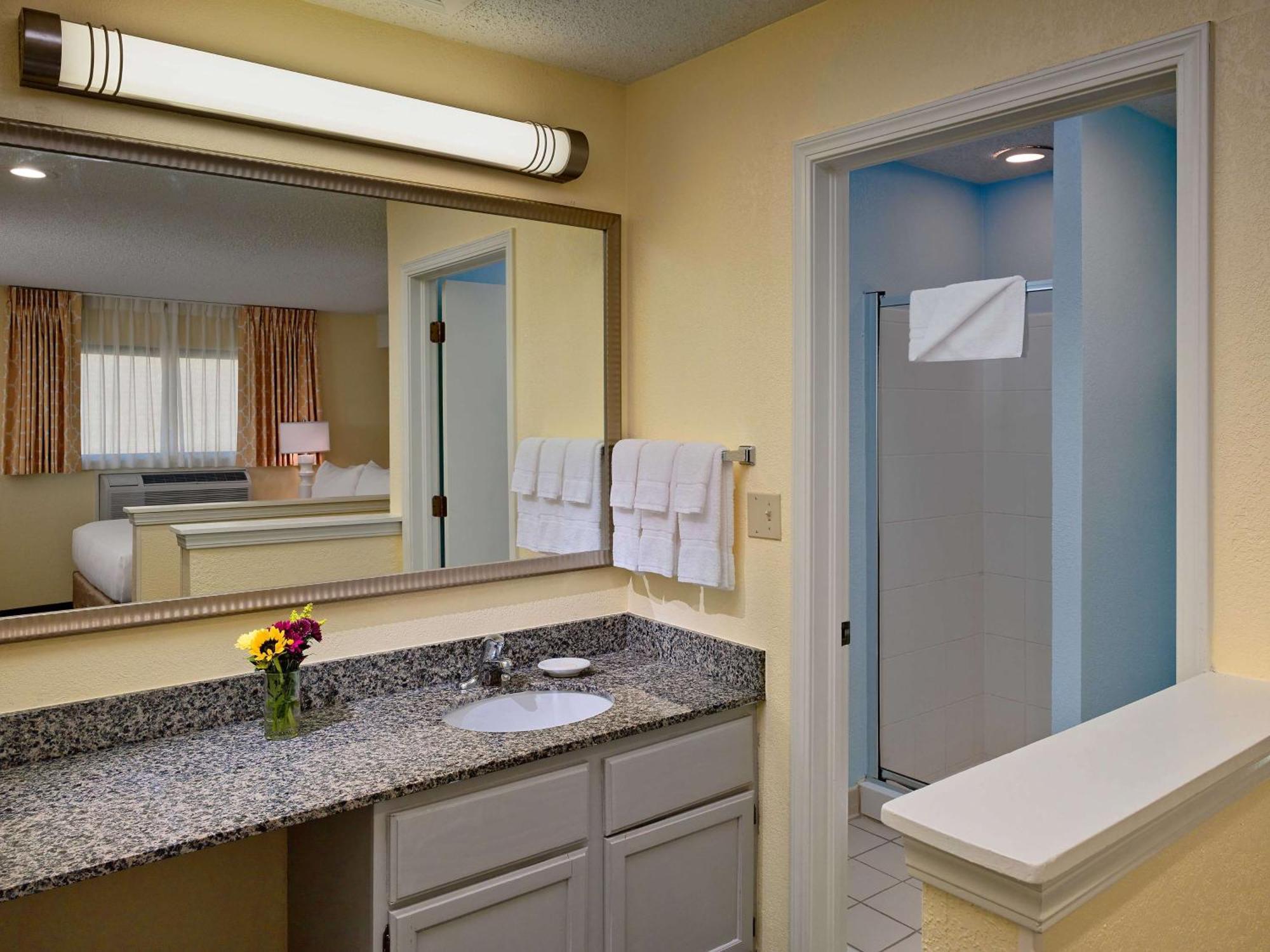 Sonesta Simply Suites Cleveland Airport Міддлберґ-Гайтс Екстер'єр фото