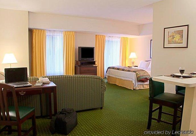 Sonesta Simply Suites Cleveland Airport Міддлберґ-Гайтс Екстер'єр фото