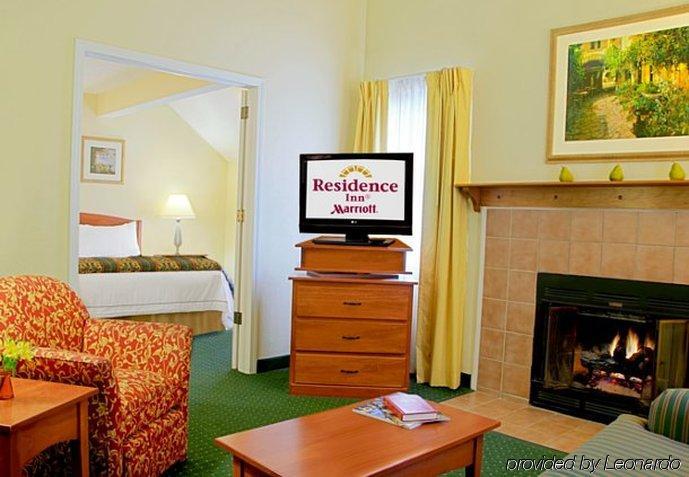 Sonesta Simply Suites Cleveland Airport Міддлберґ-Гайтс Екстер'єр фото