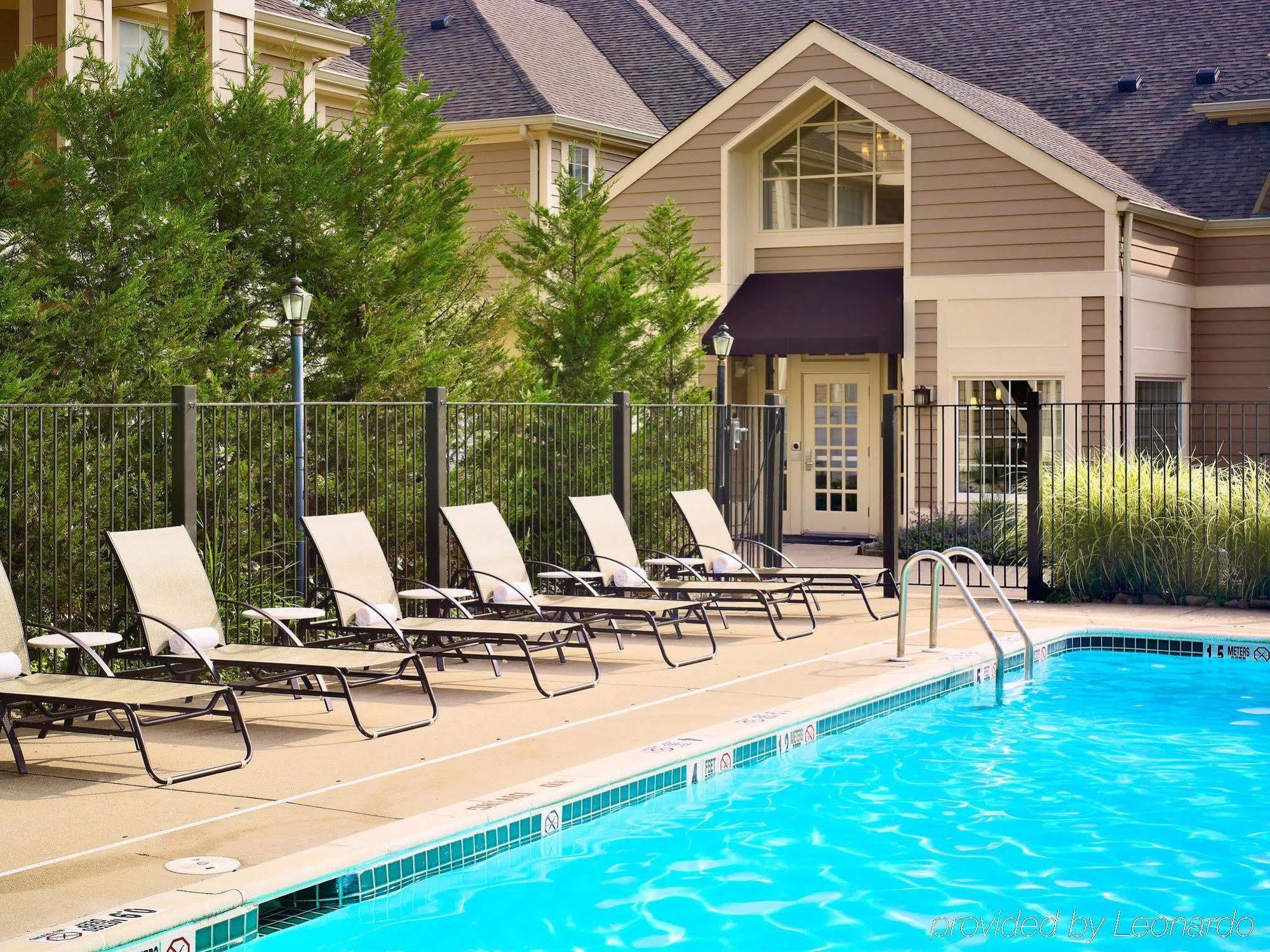 Sonesta Simply Suites Cleveland Airport Міддлберґ-Гайтс Екстер'єр фото