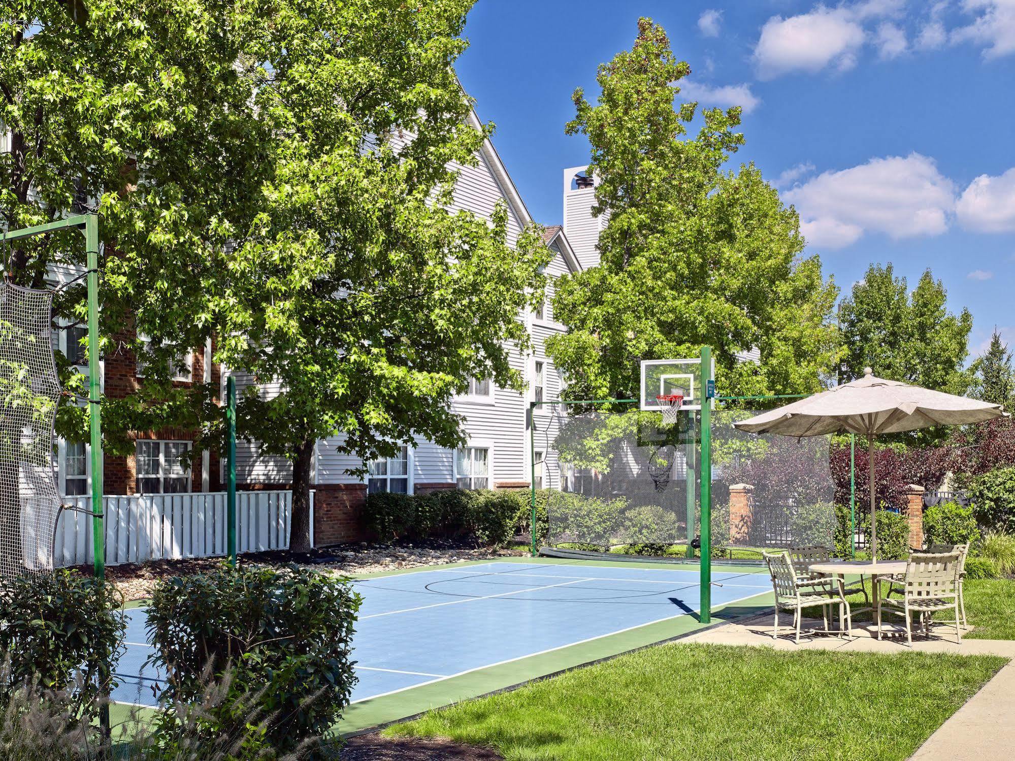 Sonesta Simply Suites Cleveland Airport Міддлберґ-Гайтс Екстер'єр фото