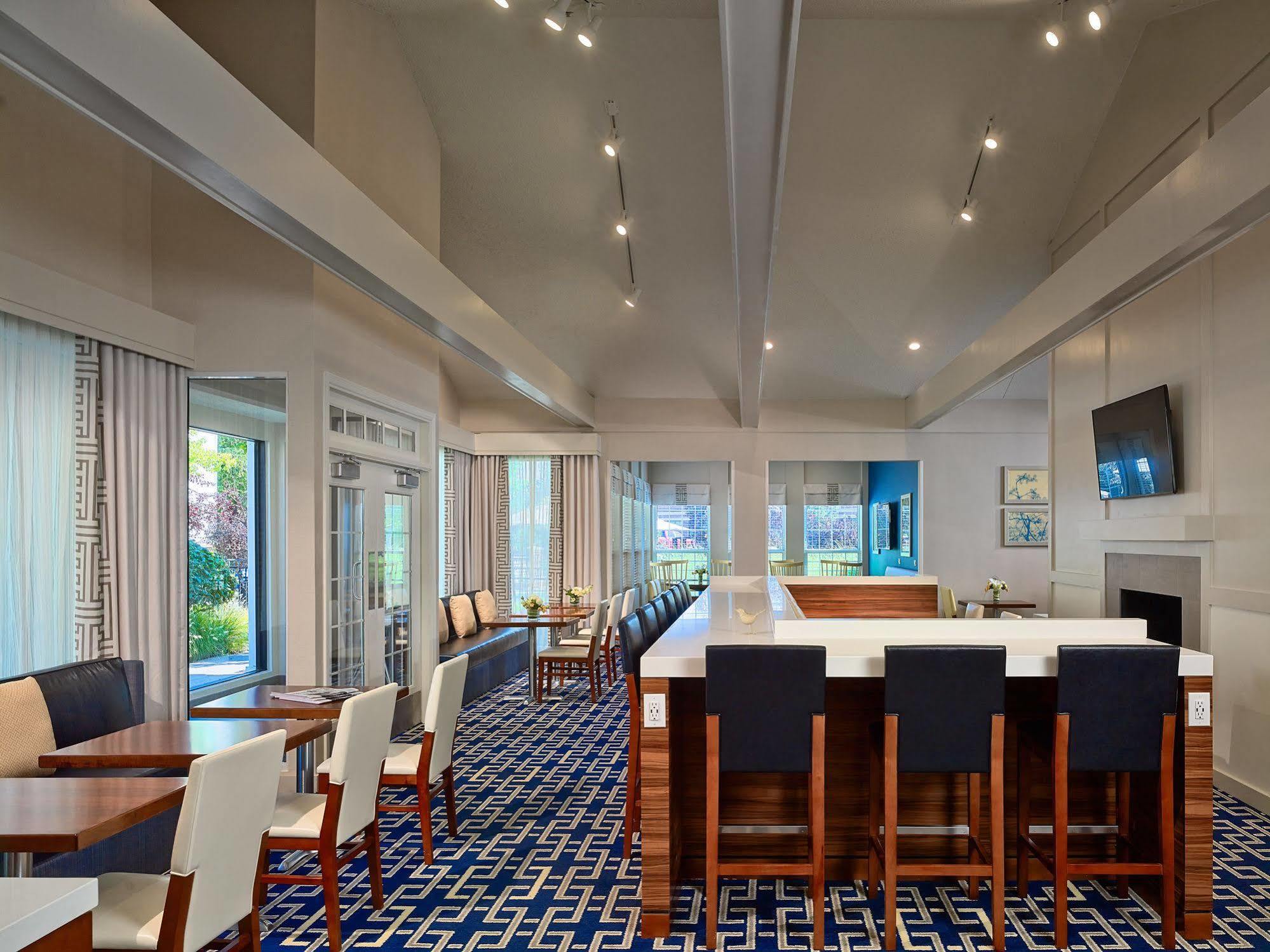 Sonesta Simply Suites Cleveland Airport Міддлберґ-Гайтс Екстер'єр фото