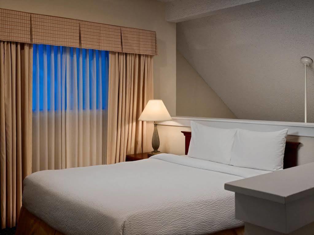 Sonesta Simply Suites Cleveland Airport Міддлберґ-Гайтс Екстер'єр фото